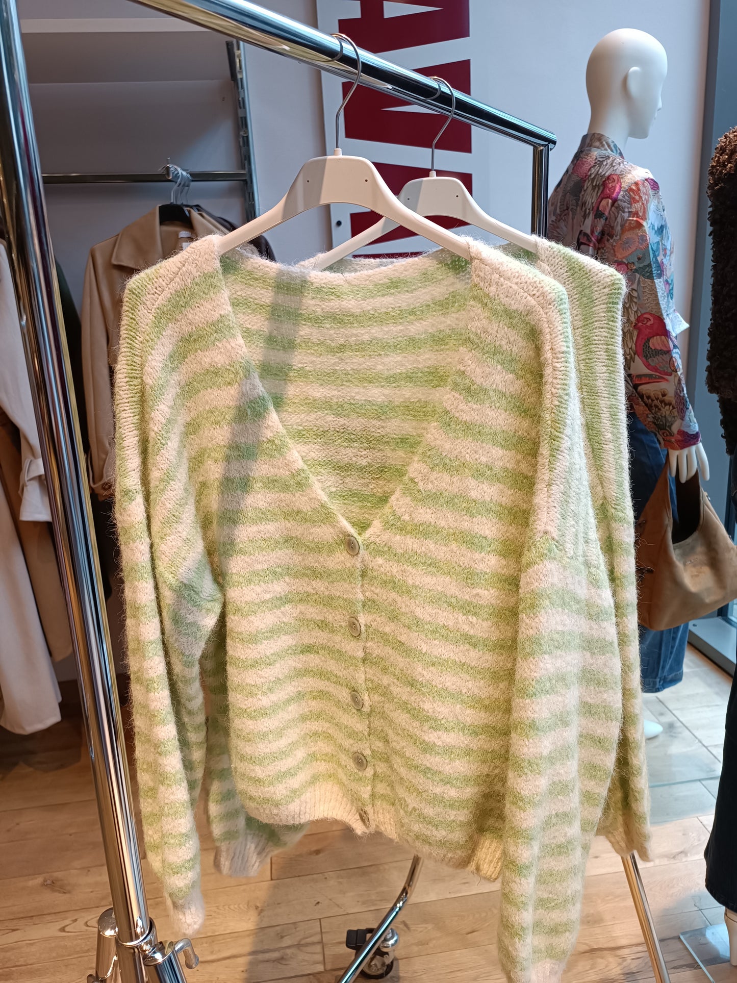 Gestreifter Cardigan mit V-Ausschnitt