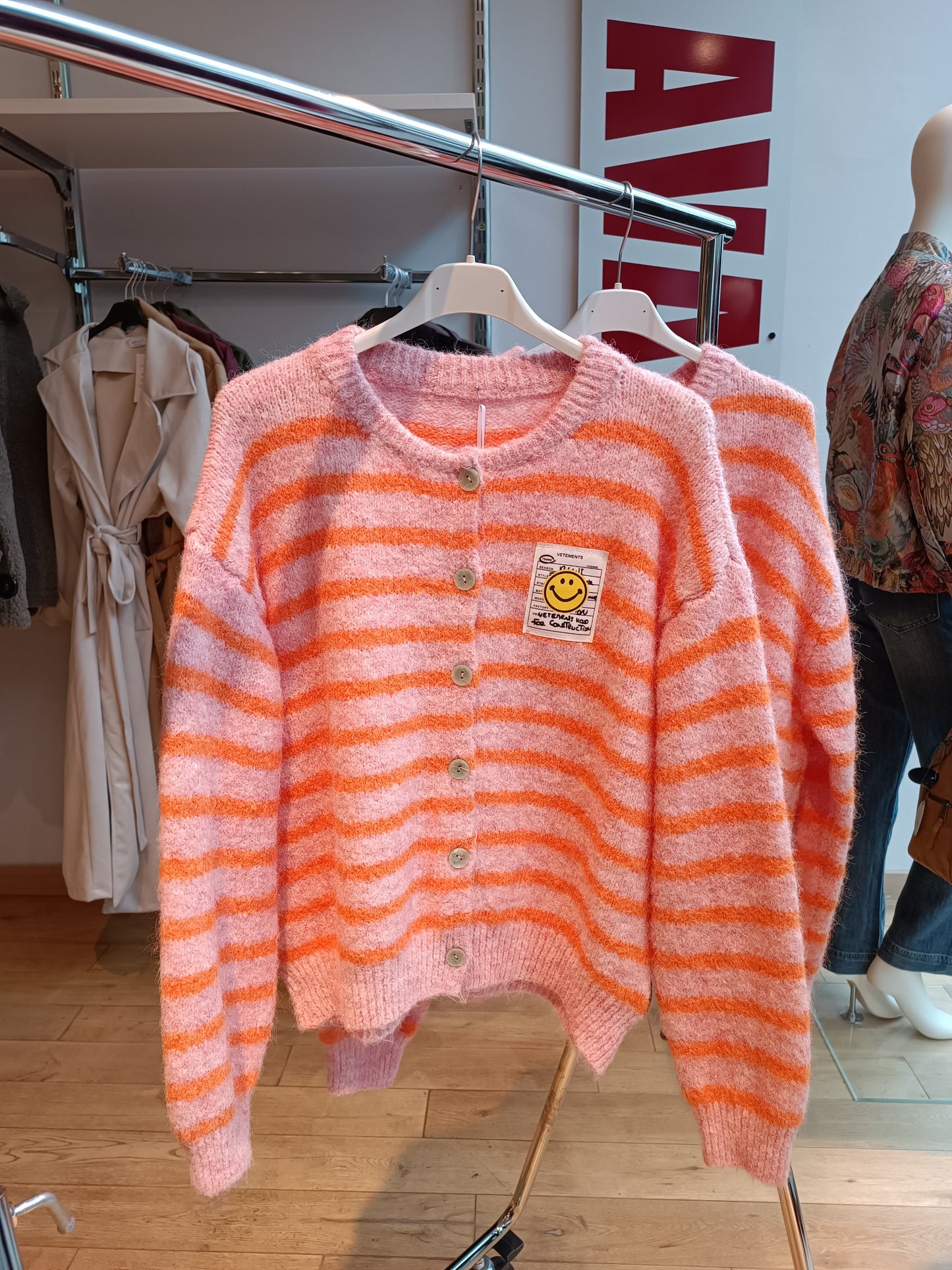 Gestreifter Cardigan mit Smiley