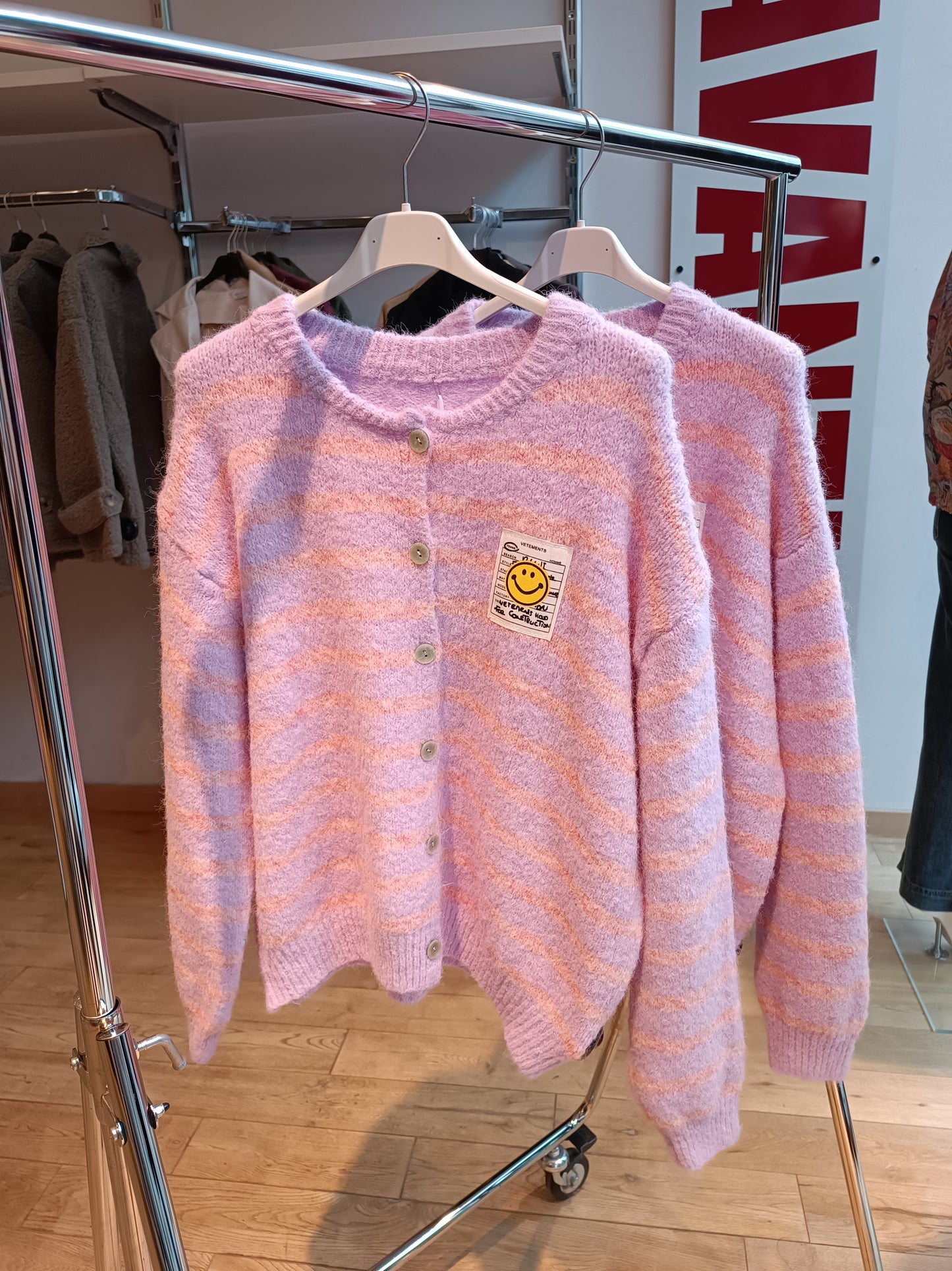 Gestreifter Cardigan mit Smiley