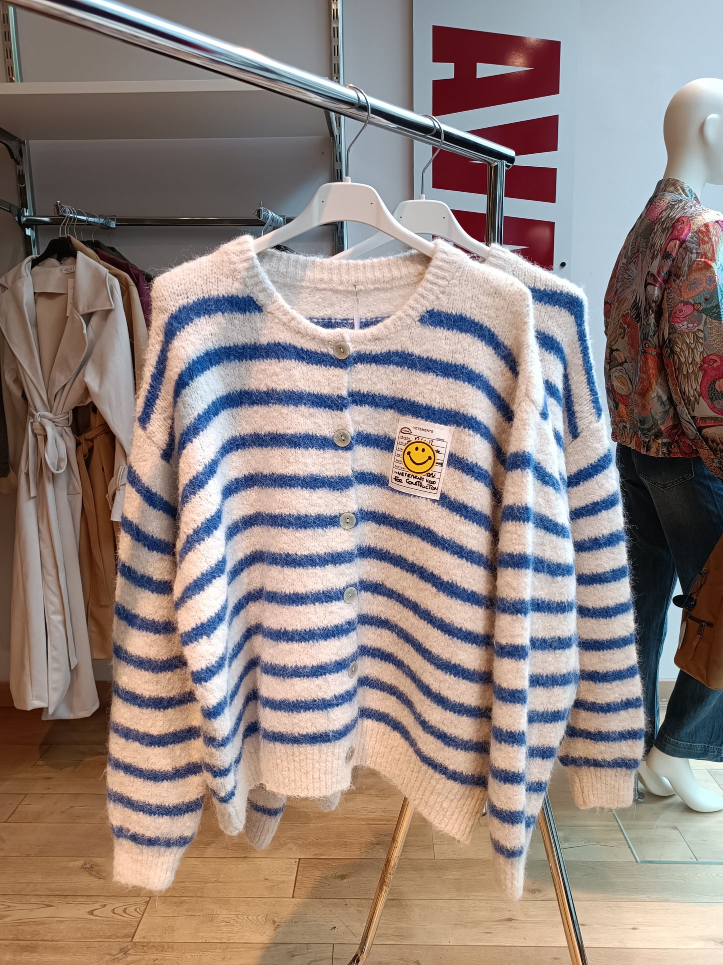 Gestreifter Cardigan mit Smiley