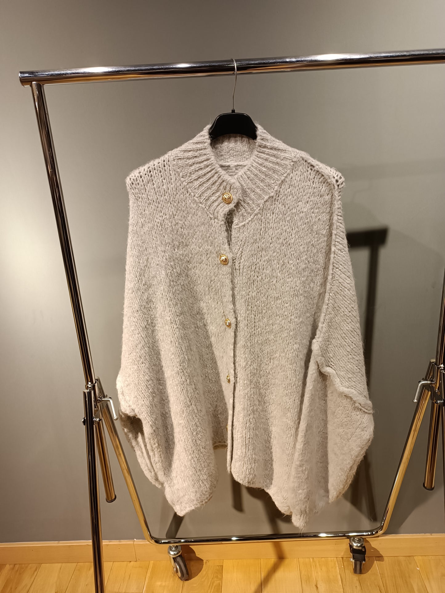 Cardigan mit goldenen Knöpfen 'Hellgrau'